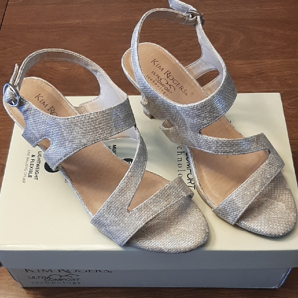 Kim Rogers Womens Champagne Strappy Heels 8 Wide Width Ultra Comfort